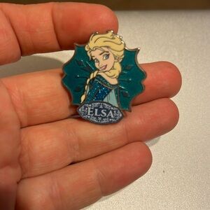 Disney movie club Elsa pin